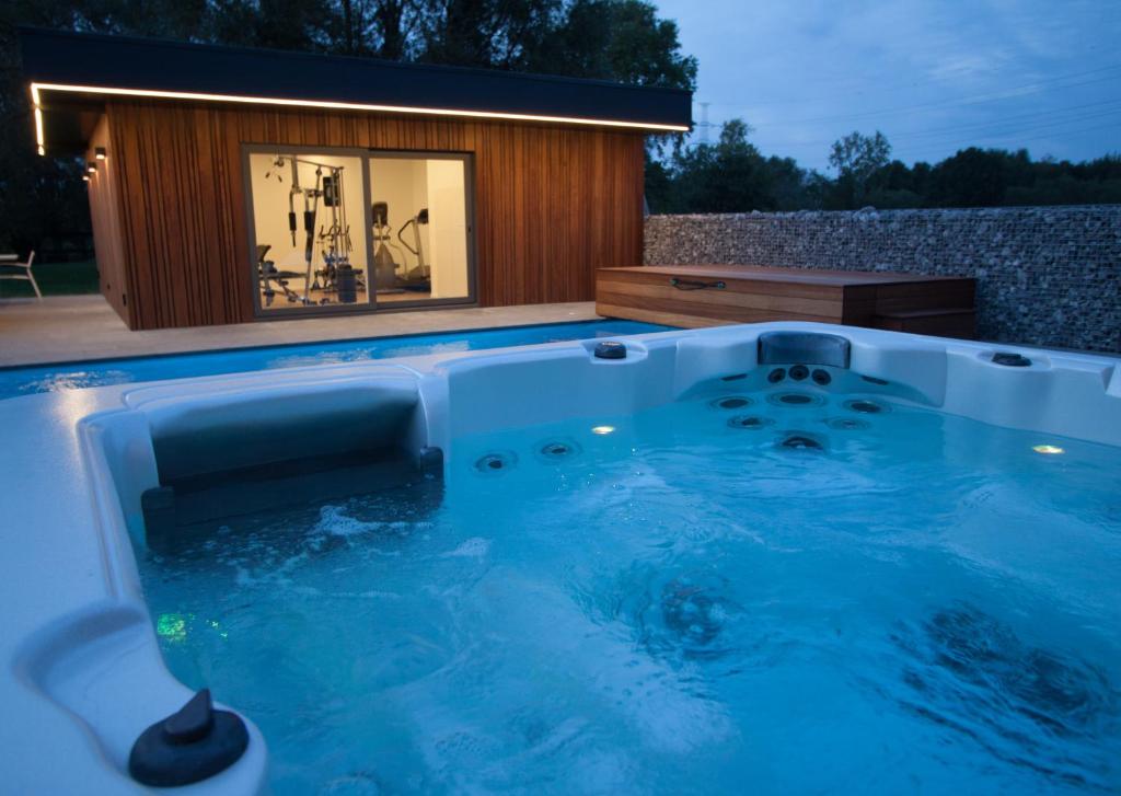 akemi-bb-spa-hotels-brussels-1 akemi b&b Spa Hotels Jacuzzi