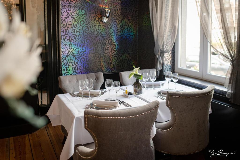 boutique-hotel-la-cour-de-la-reine-rooftop-restaurant-spa-hotels-spa-1 (1) Boutique Hôtel, La Cour de la Reine, Rooftop & Restaurant Spa Hotel 11