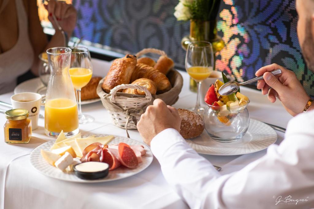 boutique-hotel-la-cour-de-la-reine-rooftop-restaurant-spa-hotels-spa-3 Boutique Hôtel, La Cour de la Reine, Rooftop & Restaurant Spa Hotel 3