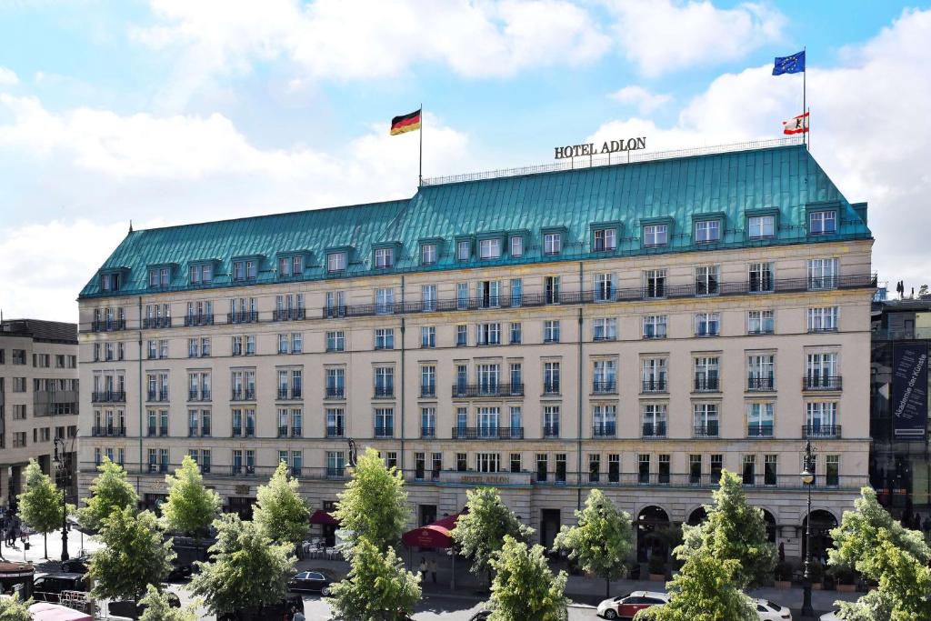 hotel-adlon-kempinski-berlin-spa-hotels-berlin-1 Hotel Adlon Kempinski Berlin spa hotels building