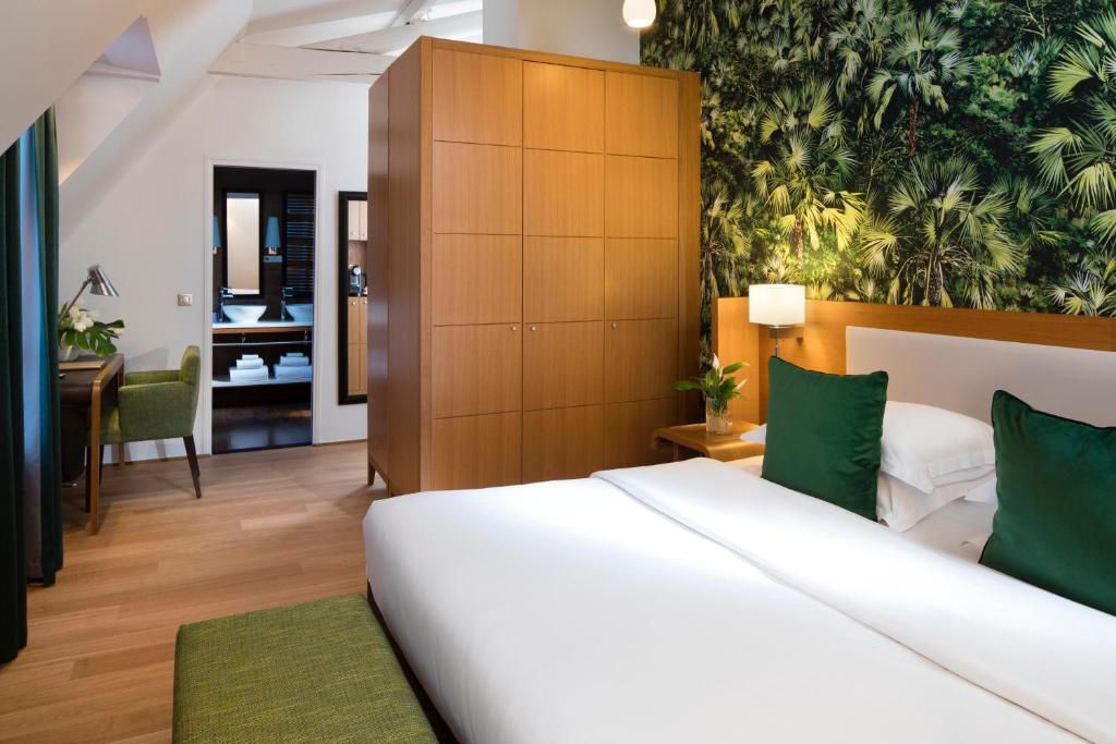 hotel-le-six-spa-hotels-paris-4 Hotel Le Six Spa Hotel Room 4