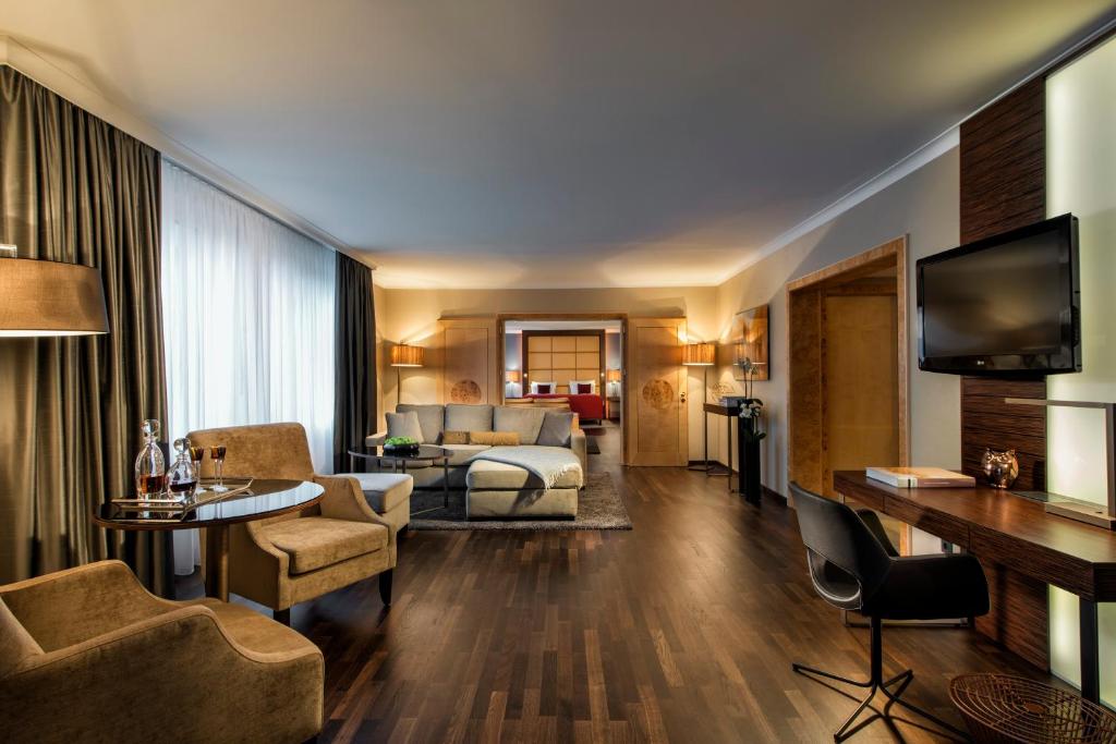 hotel-palace-berlin-spa-hotels-berlin-4 Hotel Palace Berlin spa hotels indoor 3