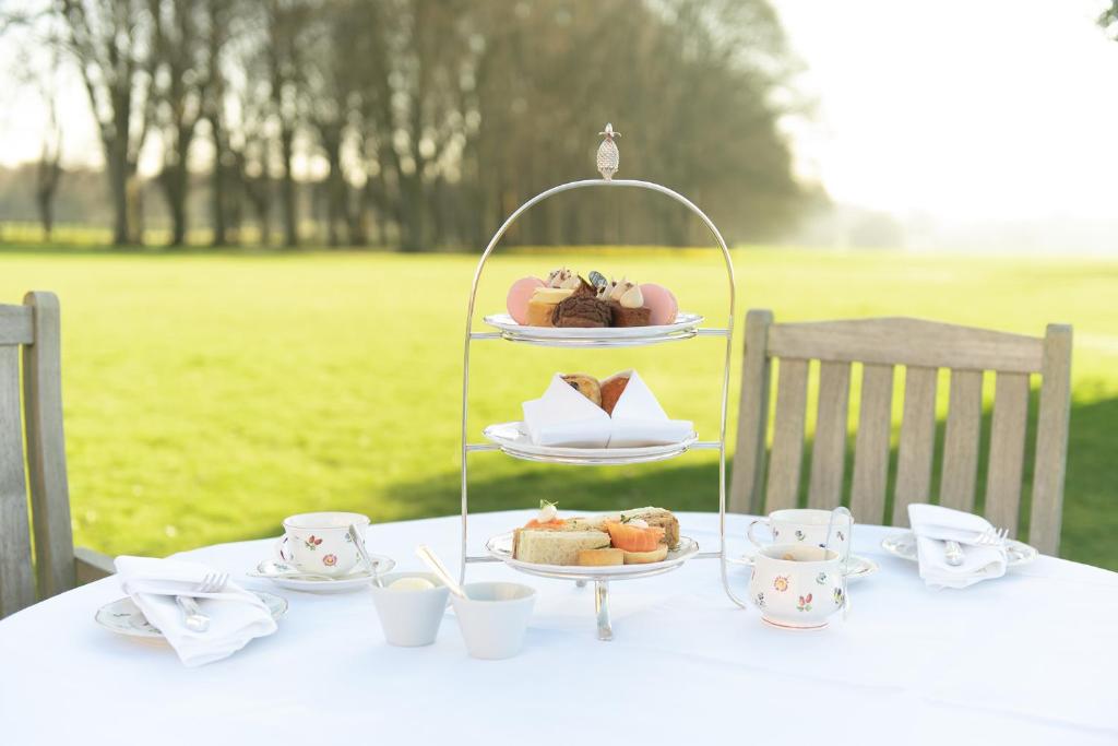 lucknam-park-hotel-spa-hotels-bath-3 Lucknam Park Hotel Garden