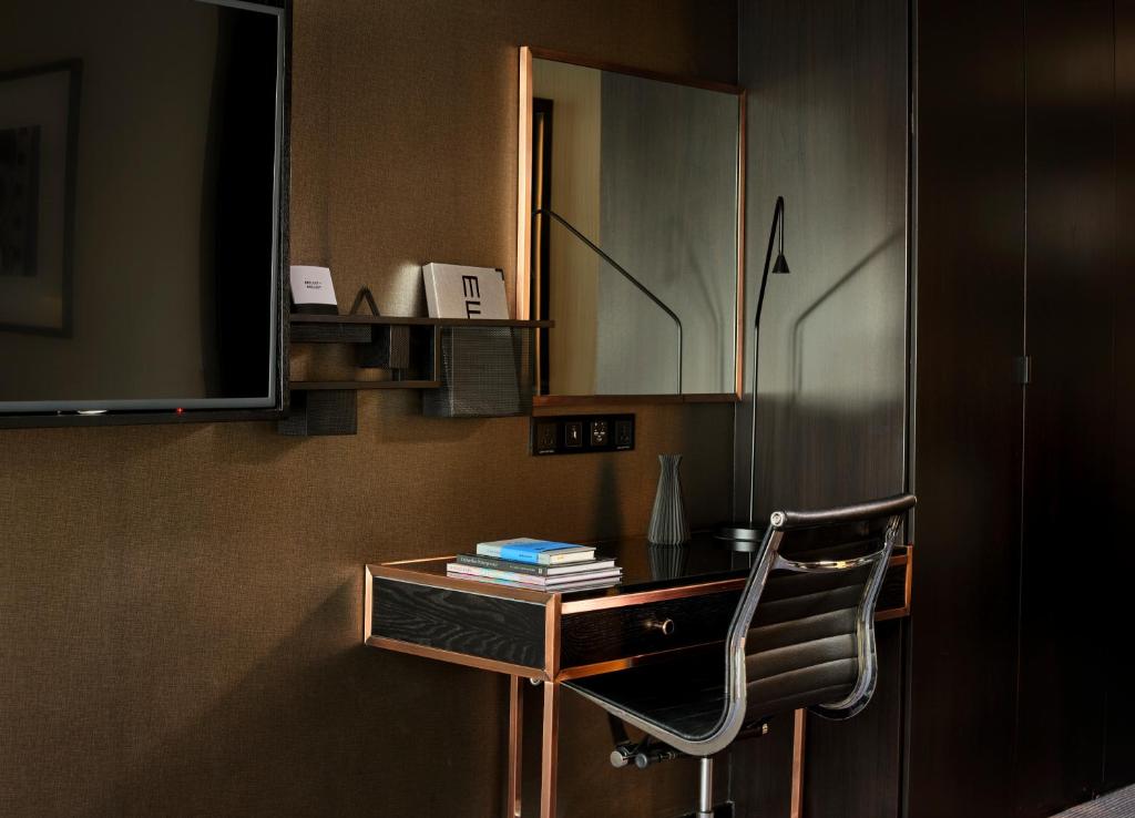 montcalm-east-autograph-collection-spa-hotels-london2 Montcalm East Autograph Collection Spa Hotels Desk