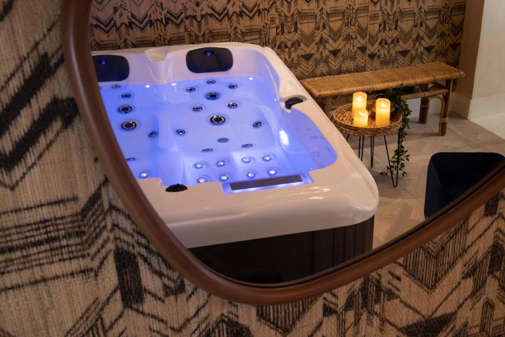 phileas-lazare-spa-spa-hotels-paris-4 Philéas Lazare & Spa Jacuzzi