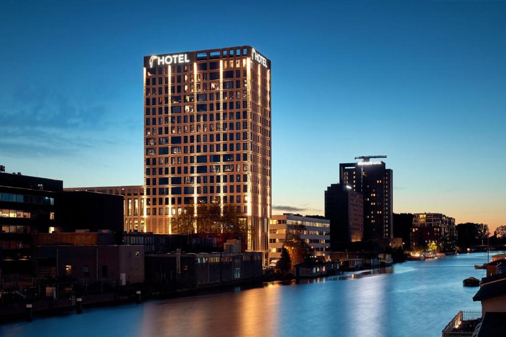 Van der Valk Hotel Amsterdam Spa Hotels Building