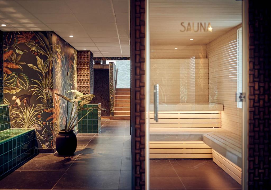 Van der Valk Hotel Amsterdam Spa Hotels Pool