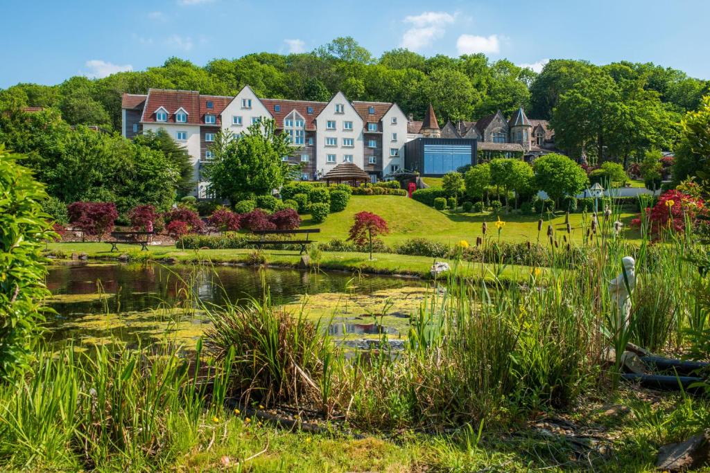 doubletree-by-hilton-bristol-south-cadbury-house-spa-hotels-somerset-1 DoubleTree by Hilton Bristol South - Cadbury House Building