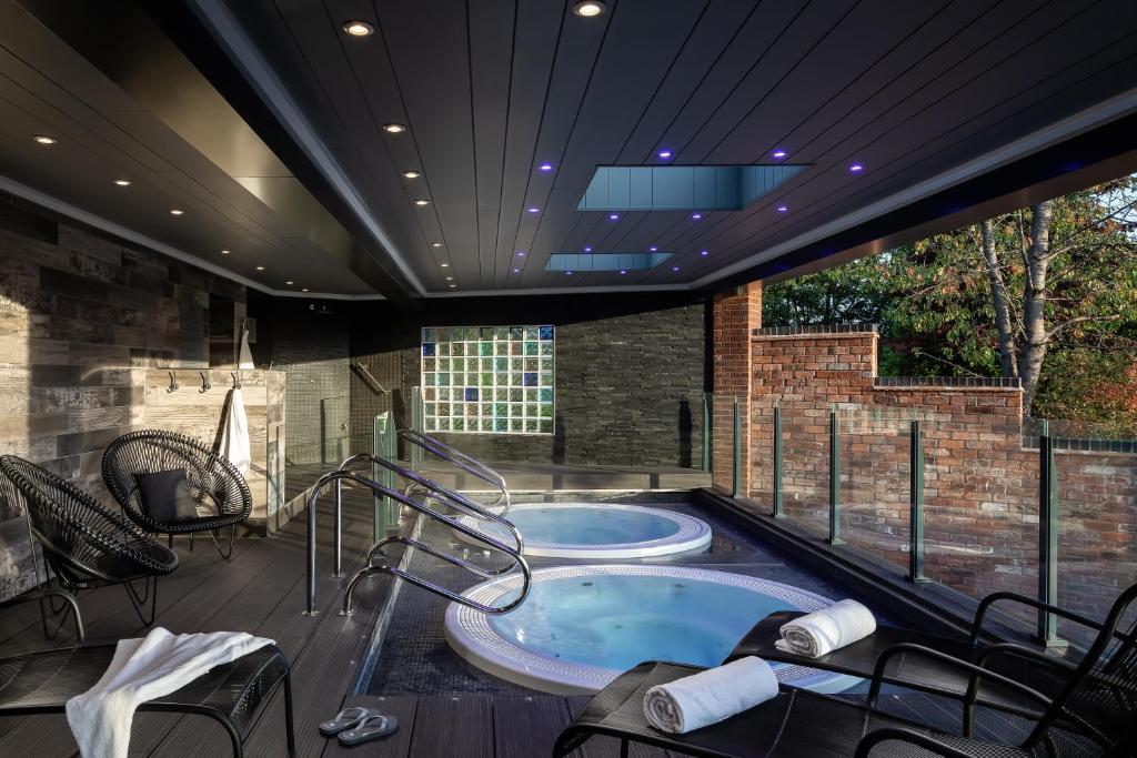 fairlawns-hotel-and-spa-spa-hotels-midlands-5 Fairlawns Hotel And Spa Jacuzzi